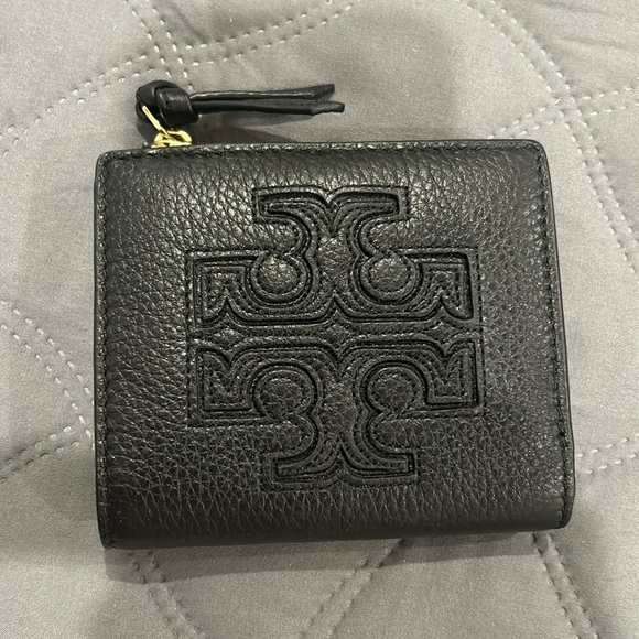 Authentic Tory Burch Wallet - Picture 1 of 3